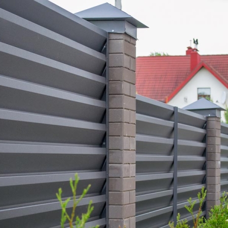 Реальные фотографии забора жалюзи с объекта д. Задомля