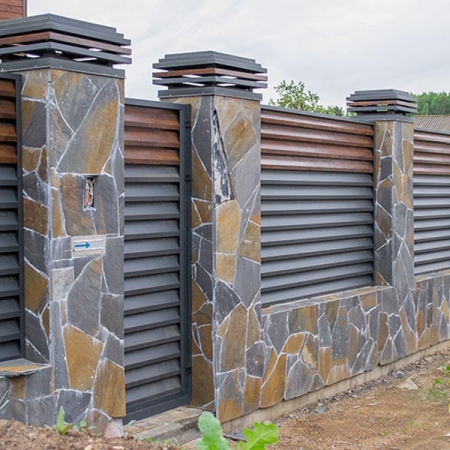 Реальные фотографии забора жалюзи с объекта д. Задомля