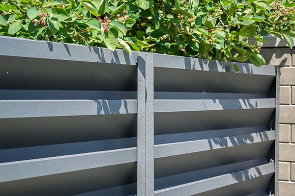 zabor-zhaljuzi-zabornye-sistemy Купить металлический забор в Минске. Доставка и установка