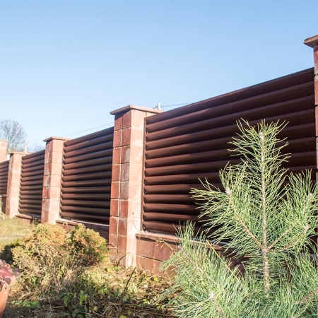 Реальные фотографии забора жалюзи с объекта Минск