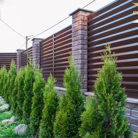 Реальные фотографии забора жалюзи с объекта г. Борисов