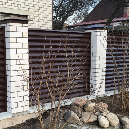 Реальные фотографии забора жалюзи с объекта Минск