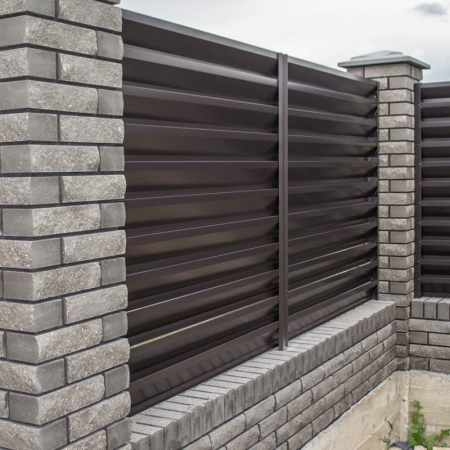 Реальные фотографии забора жалюзи с объекта аг. Хожово