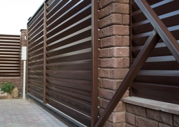 Реальные фотографии забора жалюзи с объекта г. Борисов