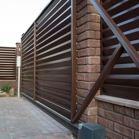 Реальные фотографии забора жалюзи с объекта г. Борисов