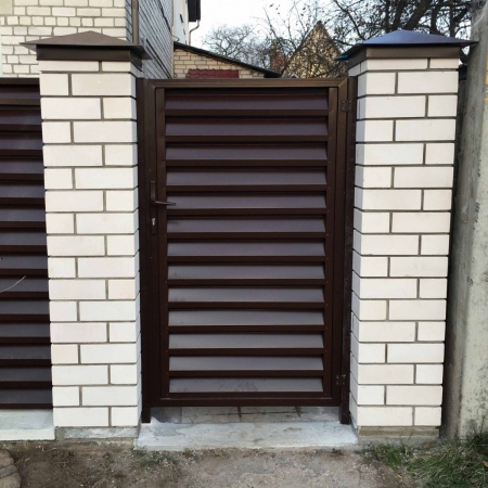 Реальные фотографии забора жалюзи с объекта Минск