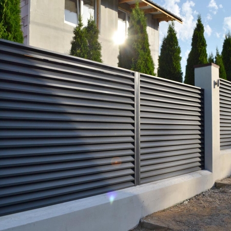 Реальные фотографии забора жалюзи с объекта СТ Пралеска