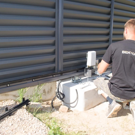 Реальные фотографии забора жалюзи с объекта д. Рахманьки