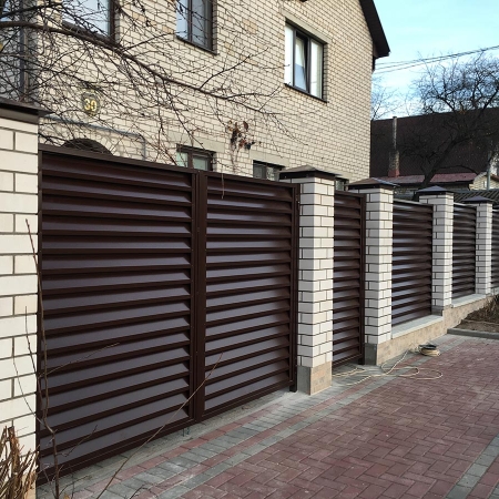 Реальные фотографии забора жалюзи с объекта Минск
