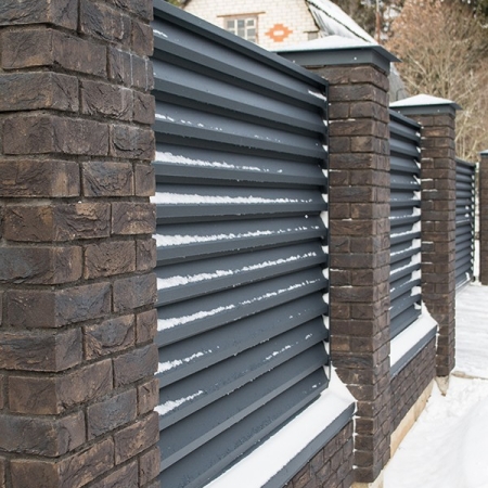 Реальные фотографии забора жалюзи с объекта с.т. Лесное 90