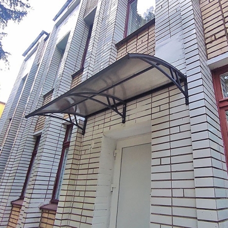 Козырек Kronas над входом в детский садик города Минск