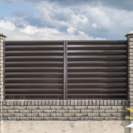 Реальные фотографии забора жалюзи с объекта аг. Хожово