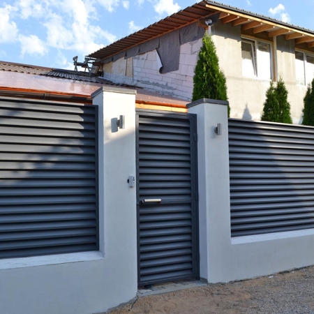 Реальные фотографии забора жалюзи с объекта СТ Пралеска