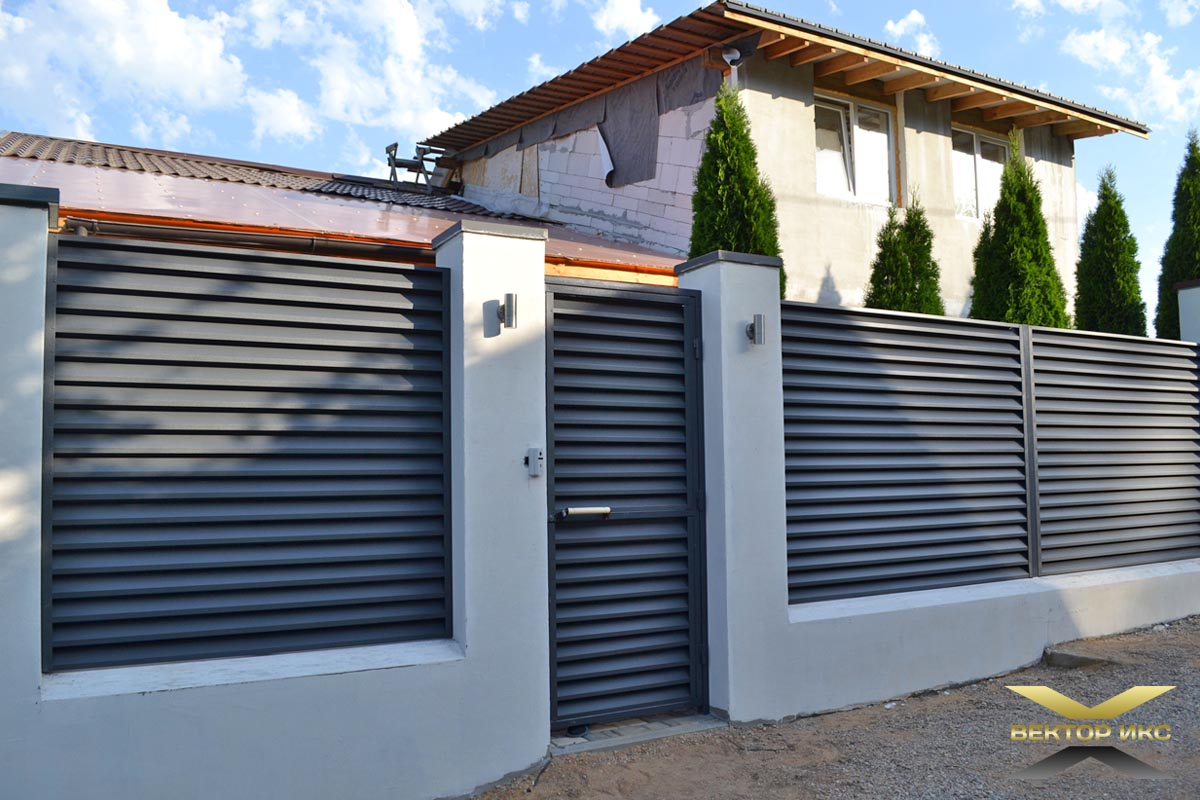 Реальные фотографии забора жалюзи с объекта СТ Пралеска