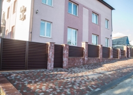 Реальные фотографии забора жалюзи с объекта Минск