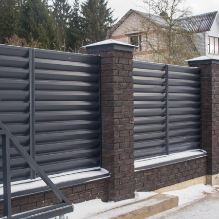 Реальные фотографии забора жалюзи с объекта с.т. Лесное 90