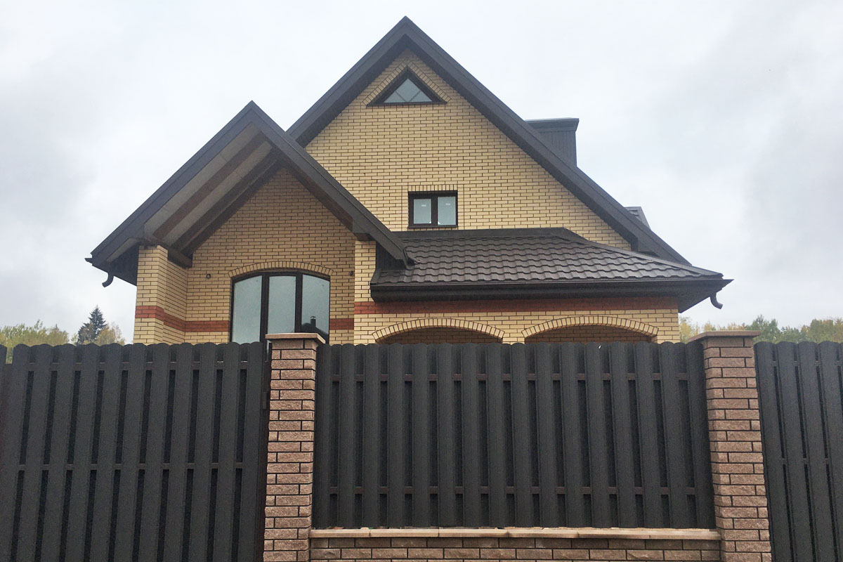 4-7 Купить металлический забор из евроштакетника в Минске