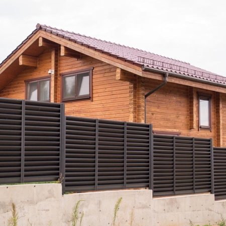 Реальные фотографии забора жалюзи с объекта д. Сосновое