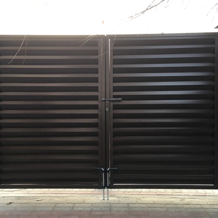 Реальные фотографии забора жалюзи с объекта Минск