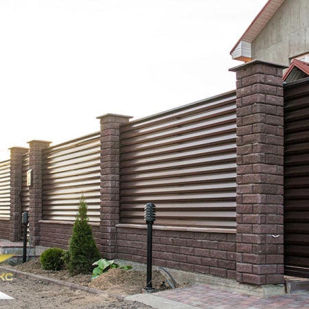 Реальные фотографии забора жалюзи с объекта г. Борисов