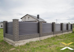 Реальные фотографии забора жалюзи с объекта аг. Хожово