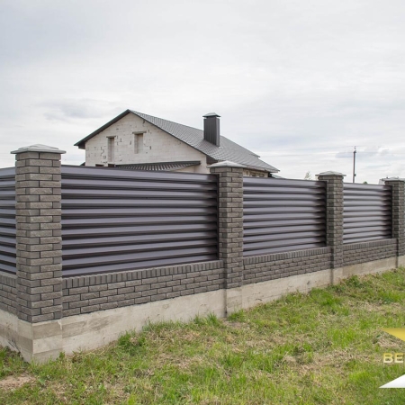 Реальные фотографии забора жалюзи с объекта аг. Хожово