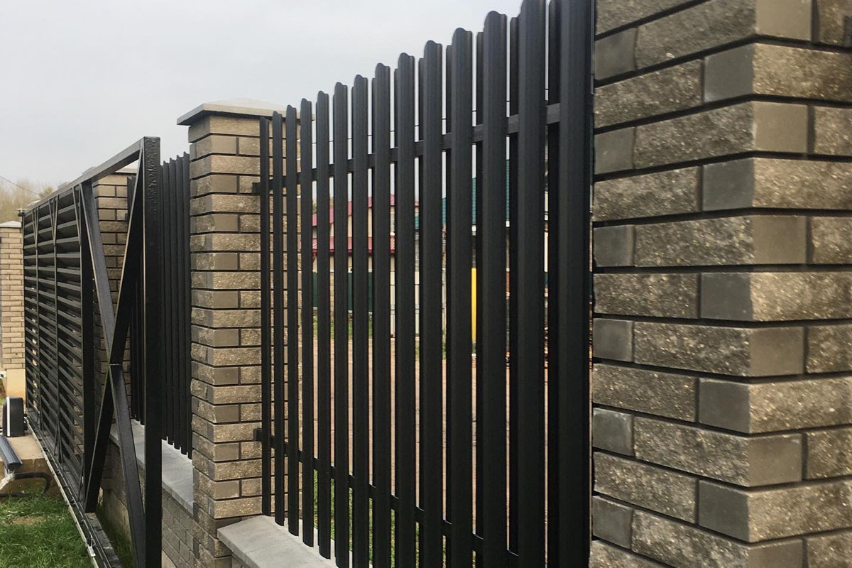 6-5 Купить металлический забор из евроштакетника в Минске