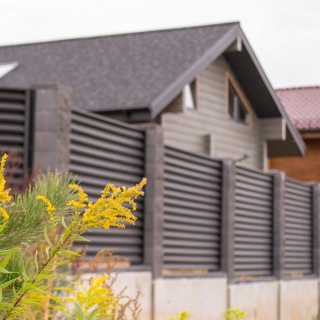 Реальные фотографии забора жалюзи с объекта д. Сосновое