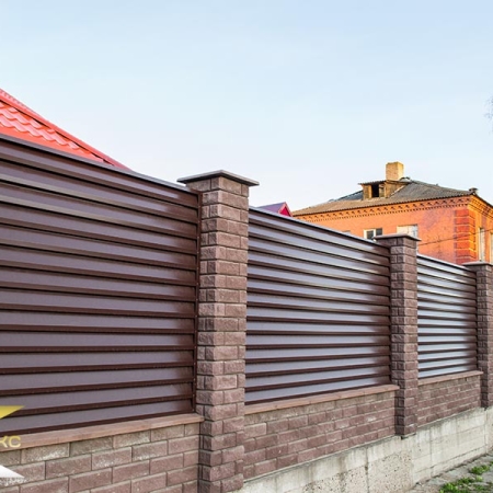 Реальные фотографии забора жалюзи с объекта г. Борисов