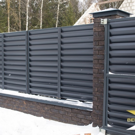 Реальные фотографии забора жалюзи с объекта с.т. Лесное 90