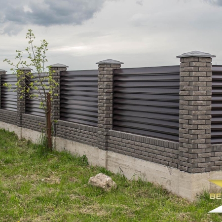 Реальные фотографии забора жалюзи с объекта аг. Хожово