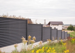 Реальные фотографии забора жалюзи с объекта д. Сосновое