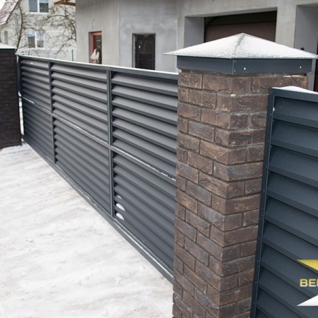 Реальные фотографии забора жалюзи с объекта с.т. Лесное 90