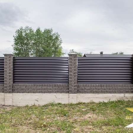 Реальные фотографии забора жалюзи с объекта аг. Хожово