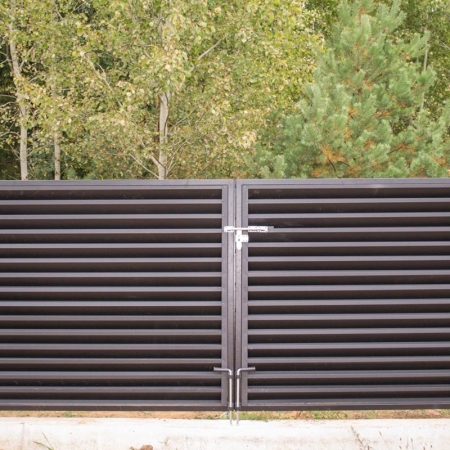 Реальные фотографии забора жалюзи с объекта д. Сосновое