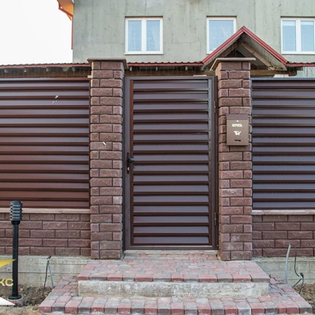 Реальные фотографии забора жалюзи с объекта г. Борисов