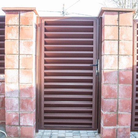 Реальные фотографии забора жалюзи с объекта Минск