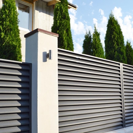 Реальные фотографии забора жалюзи с объекта СТ Пралеска