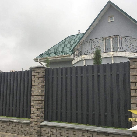 Реальные фотографии евроштакетника с объекта д. Слободка