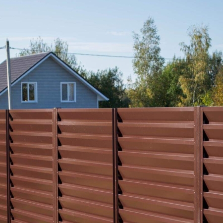 Реальные фотографии забора жалюзи с объекта с.т. Нива-Ф