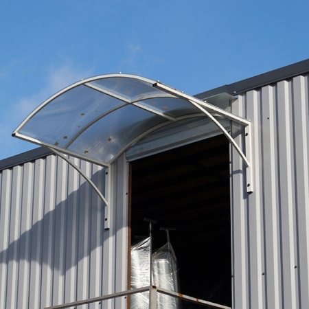 Козырек Arcos над входом в складское помещение Минск