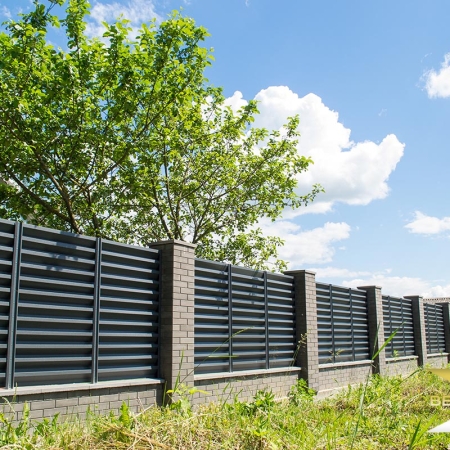 Реальные фотографии забора жалюзи с объекта д. Рахманьки