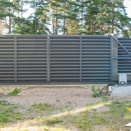 Реальные фотографии забора жалюзи с объекта д. Рахманьки