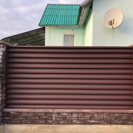 Реальные фотографии забора жалюзи с объекта Несвиж