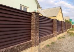 Реальные фотографии забора жалюзи с объекта Несвиж