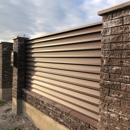 Реальные фотографии забора жалюзи с объекта Несвиж