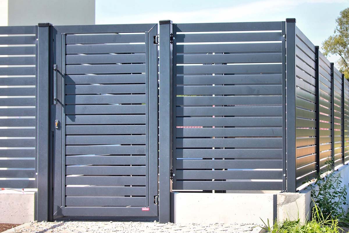 Изготовление металлических ворот въездных в Минске. Монтаж