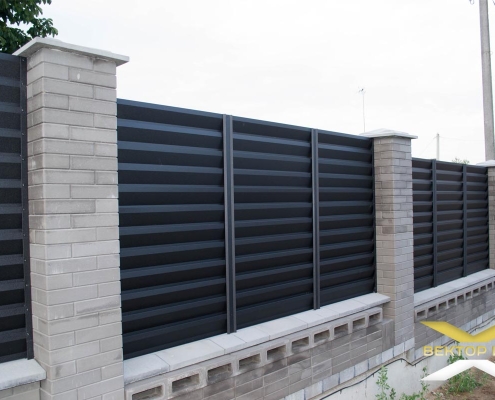 Реальные фотографии забора жалюзи с объекта пос. Ратомка