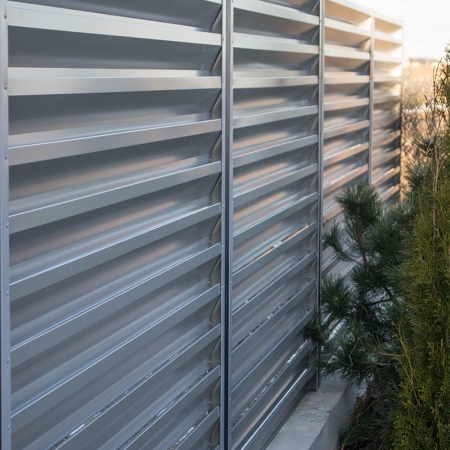 Реальные фотографии забора жалюзи с объекта с.т. Озеро