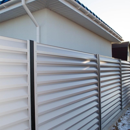 Реальные фотографии забора жалюзи с объекта с.т. Озеро